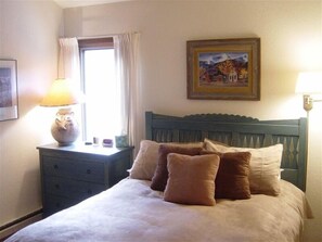 3 bedrooms, iron/ironing board, travel cot, free WiFi