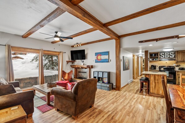 電視、壁爐、乒乓球設施