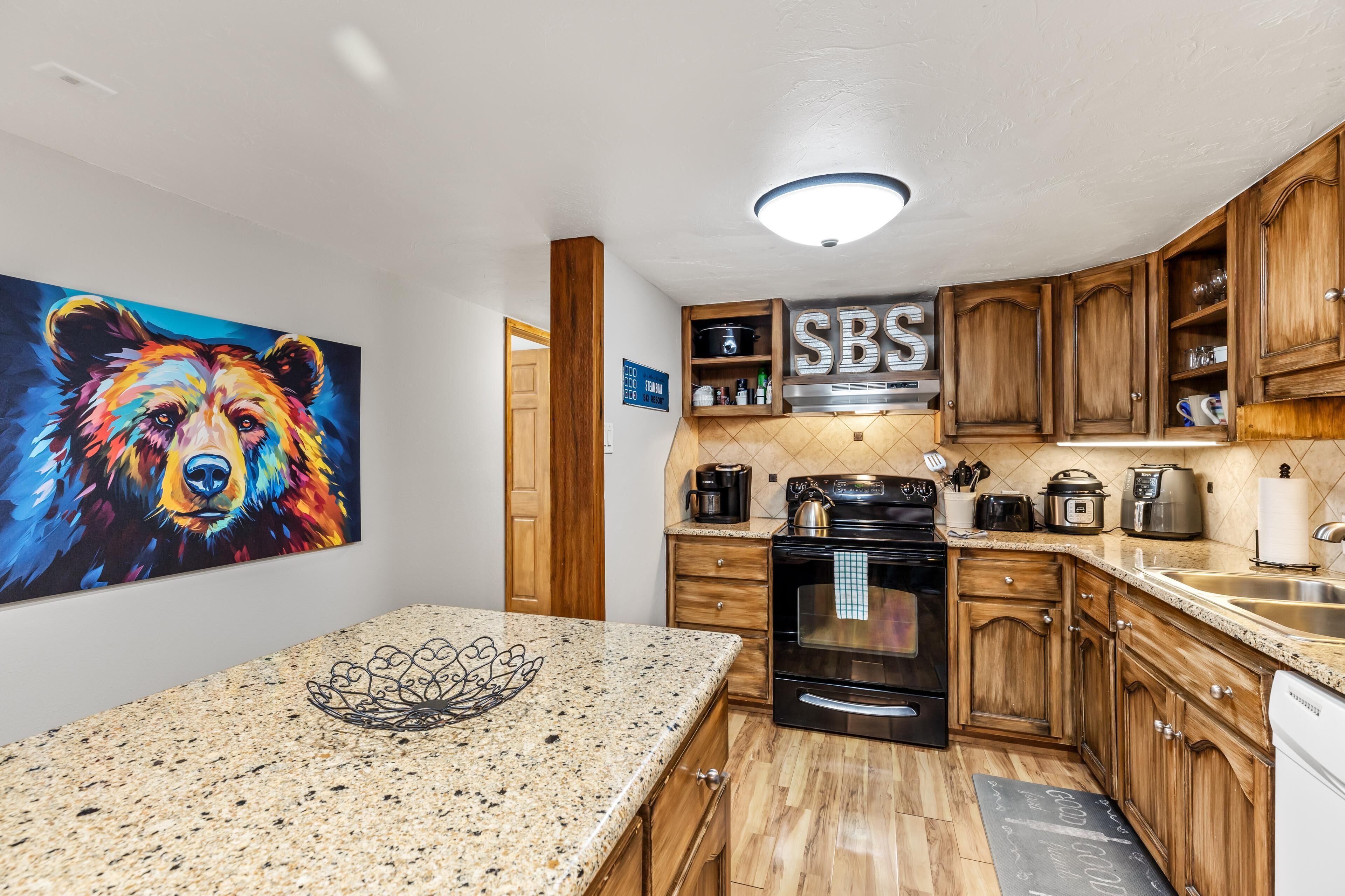 Fridge, microwave, oven, coffee/tea maker