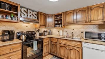 Fridge, microwave, oven, coffee/tea maker