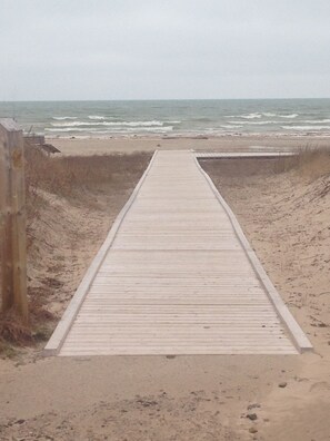 Plage à proximité, chaises longues