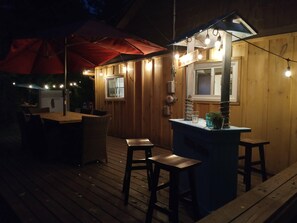 Outdoor dining - 3 Bedroom Cottage Backs on to Sauble Beach  (Sauble Beach)