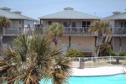 Beautiful Pool - 2 BR/2 BA - 1 Mile to Beach