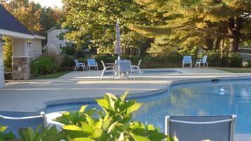 室内游泳池,室外游泳池