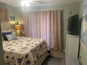 3 quartos, ferros/tábuas de passar roupa, berço de viagem
