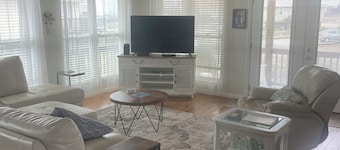 Ocean View Beach Cottage / 3BR 2BA / A pasos del blanco, Sandy Beach!