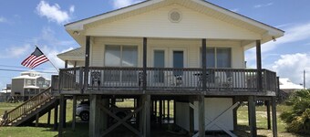 Ocean View Beach Cottage / 3BR 2BA / Askeleen päässä valkoiselta, hiekkarannalta! 