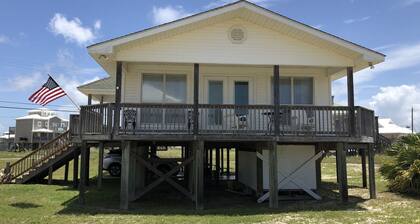 Ocean View Beach Cottage/3BR 2BA/Steps Away From the White, Sandy Beach!