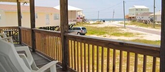 Ocean View Beach Cottage/3BR 2BA/Steps Away From the White, Sandy Beach!