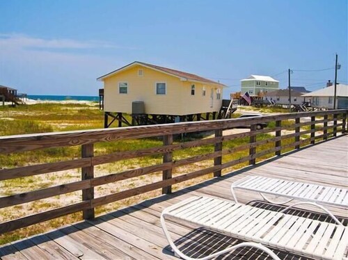 Ocean View Beach Cottage/3BR 2BA/Steps Away From the White, Sandy Beach!