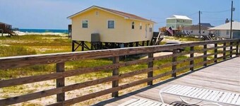 Ocean View Beach Cottage / 3BR 2BA / skritt unna den hvite sandstranden! 