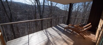 House on 35 Private Acres w / Mt Views Mins to Town