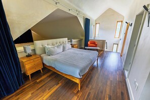 3 bedrooms, in-room safe, desk, free WiFi