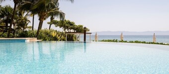 Best Amazing Deal  Beach Front & Stunning Views +Chef & Maid included