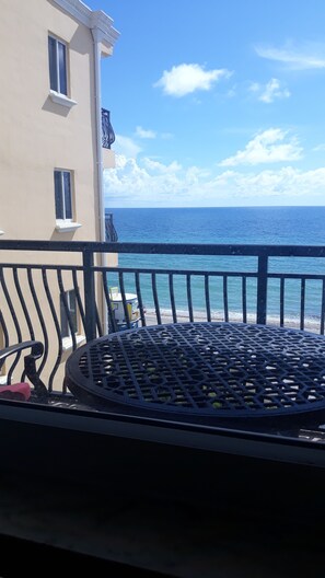 Property grounds - Oceanview Condo with Heated Pool – Right on the Hollywood Beach Boardwalk! (Hollywood)
