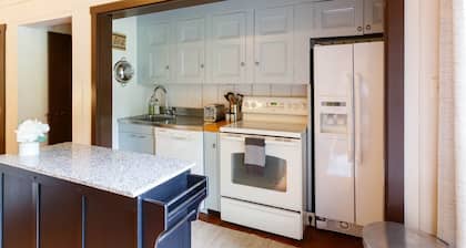 Historic, Yet Modern Carriage House Loft Apartment Nestled In Lancaster County.