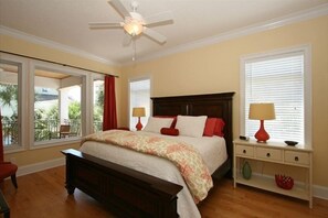 3 bedrooms, desk, iron/ironing board, free WiFi - Gorgeous Upscale Villa, Short Walk to Beach and Pier!  (St Simons)