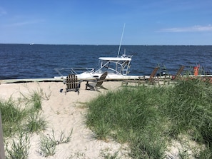 On the beach - Bayfront Retreat • 3 Ensuite BR + Hot Tub (Cherry Grove, Fire Island)