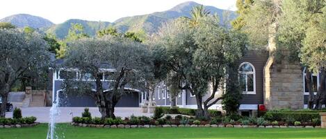 المنطقة المحيطة بالمنشأة