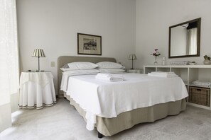 4 bedrooms, desk, iron/ironing board, travel crib - Architectural/Minimal Villa in Forte dei Marmi, Roma Imperiale (Forte dei Marmi)