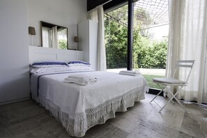4 bedrooms, desk, iron/ironing board, travel crib - Architectural/Minimal Villa in Forte dei Marmi, Roma Imperiale (Forte dei Marmi)
