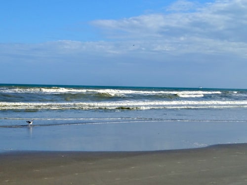 Aivan rannalla, merinäköala, moderni 2BR / 2B, 2 parveketta