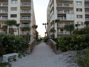 Property grounds - Right on the Beach,  Ocean View, Modern 2BR/2B, 2 balconies (Cocoa Beach)