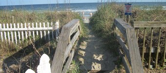 Beautiful Efficiency Condo Across The Street from Beach. Great Pool & Deck Area.