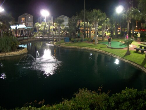 Kaunis Tehokkuus Condo kadun toisella Beach. Suuri allas ja kannen pinta.