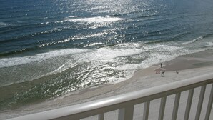 A beach with waves and a clear sky. - Crystal Shores, Gulf Shores. Family Friendly Beachfront Condo w/ Pool,GYM & more (Gulf Shores)