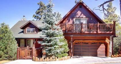 Luxury 4 Bd Family Cabin In The Exclusive Castle Glen Estates