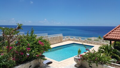 4 bedroom Pelican Key Private Luxury Villa, Panoramic View Of The Caribbean Sea