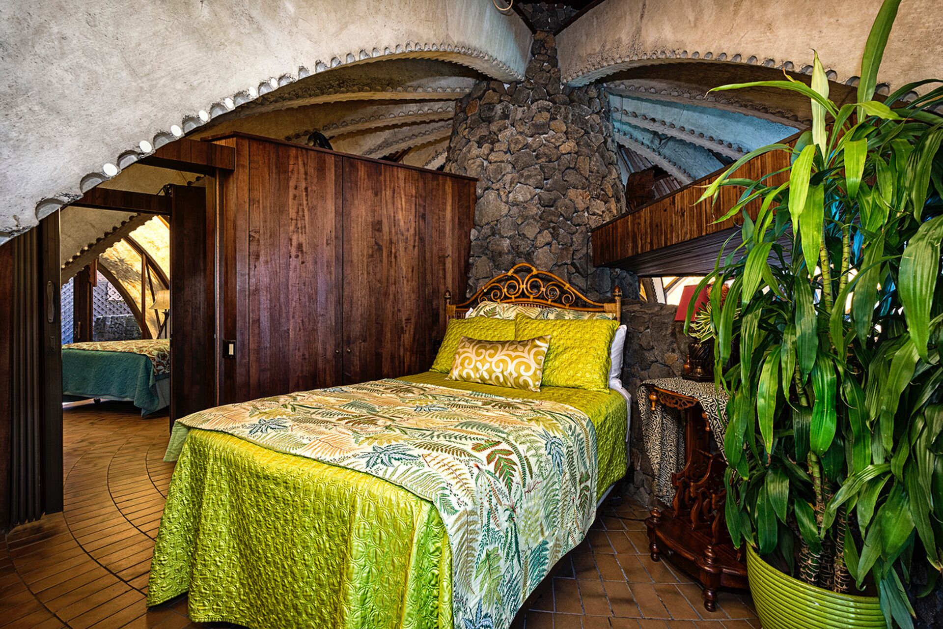 3 bedrooms, in-room safe, iron/ironing board, free WiFi