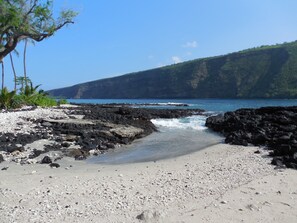 在海灘附近、沙灘巾