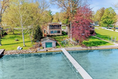 Awesome Lake Getaway On Beautiful Green Lake