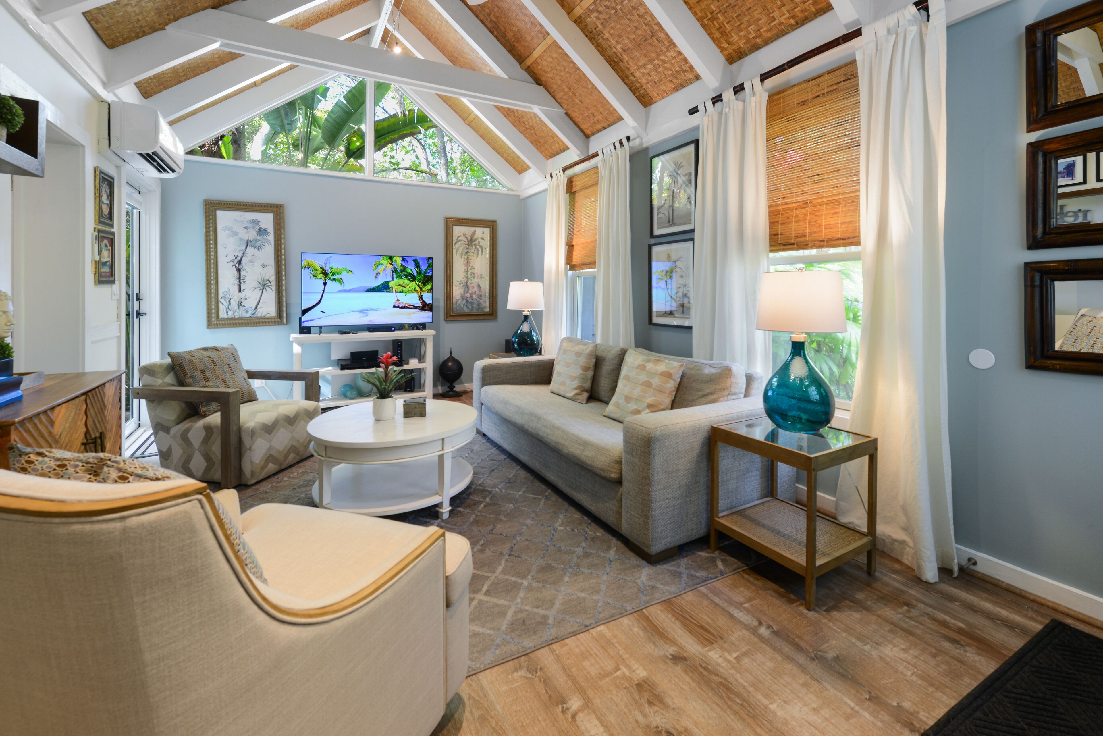 Télévision, chaîne hi-fi