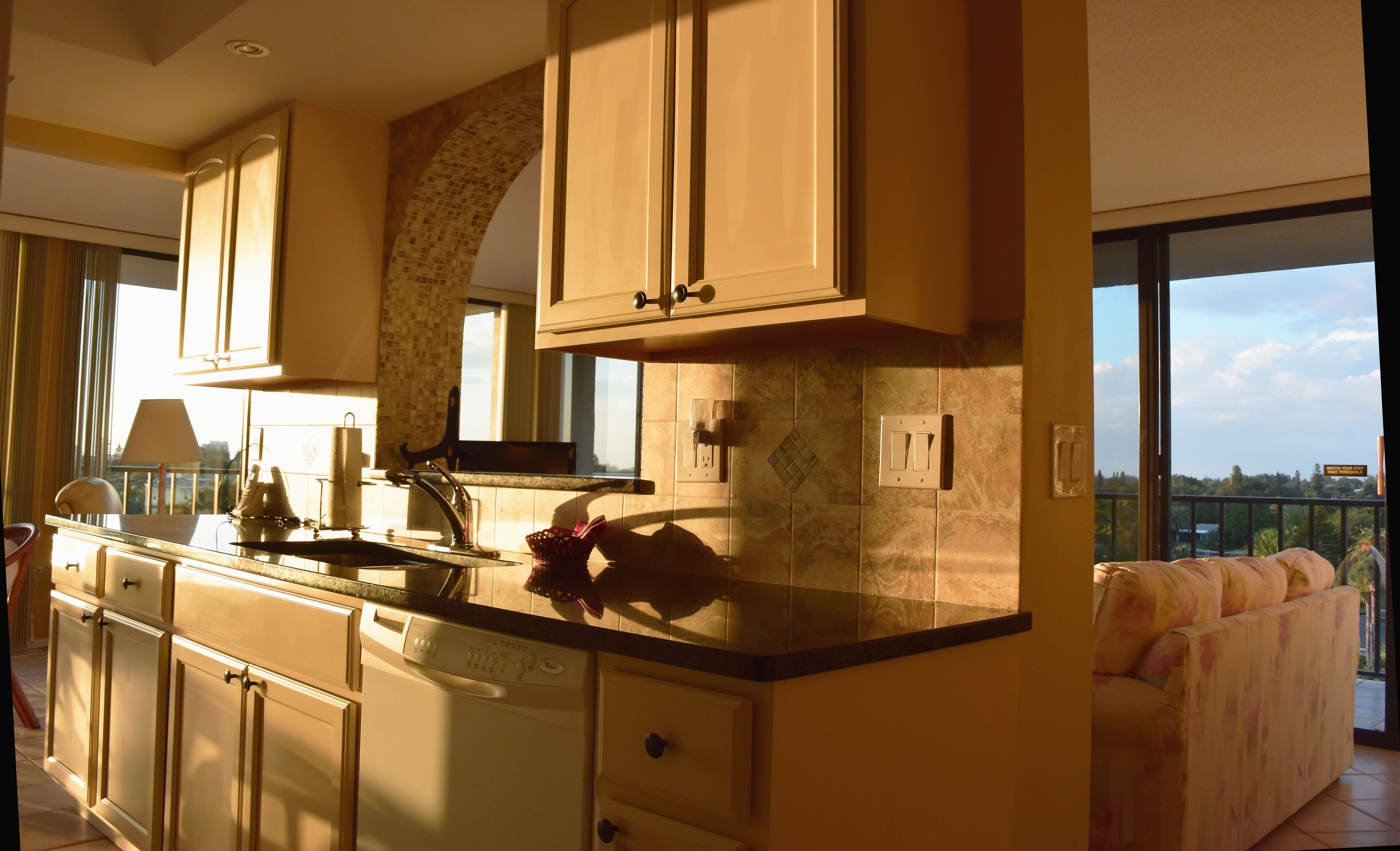 5th Floor Siesta Key Condo Across From Pristine Sand & Blue Waters 2bd/2b Views