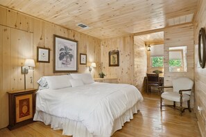 5 bedrooms, desk, iron/ironing board, travel crib - Country Charmer with Inviting Front and Back Porches, Swim Spa, Decks, Fire Pit (Canton)