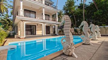 Piscine extérieure