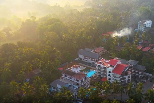 8 Bedroom Luxury villa 10 min walk to Calangute beach with Private Swimming Pool