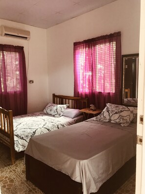 4 makuuhuonetta, työpöytä, vauvan matkasänky, ilmainen Wi-Fi