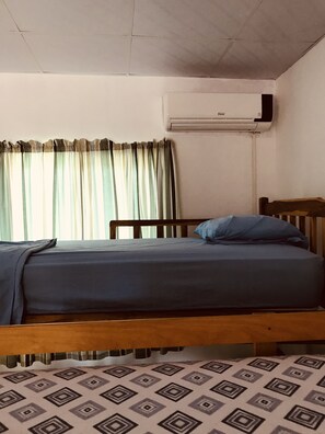 4 Schlafzimmer, Schreibtisch, Reisekinderbett, kostenloses WLAN