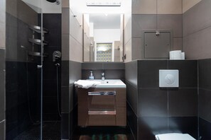 Dusche, Haartrockner, Handtücher