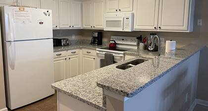 3 Bedroom ground floor -17th Hole - True Blue - near pool - wifi