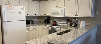 3 Bedroom ground floor -17th Hole - True Blue - near pool - wifi