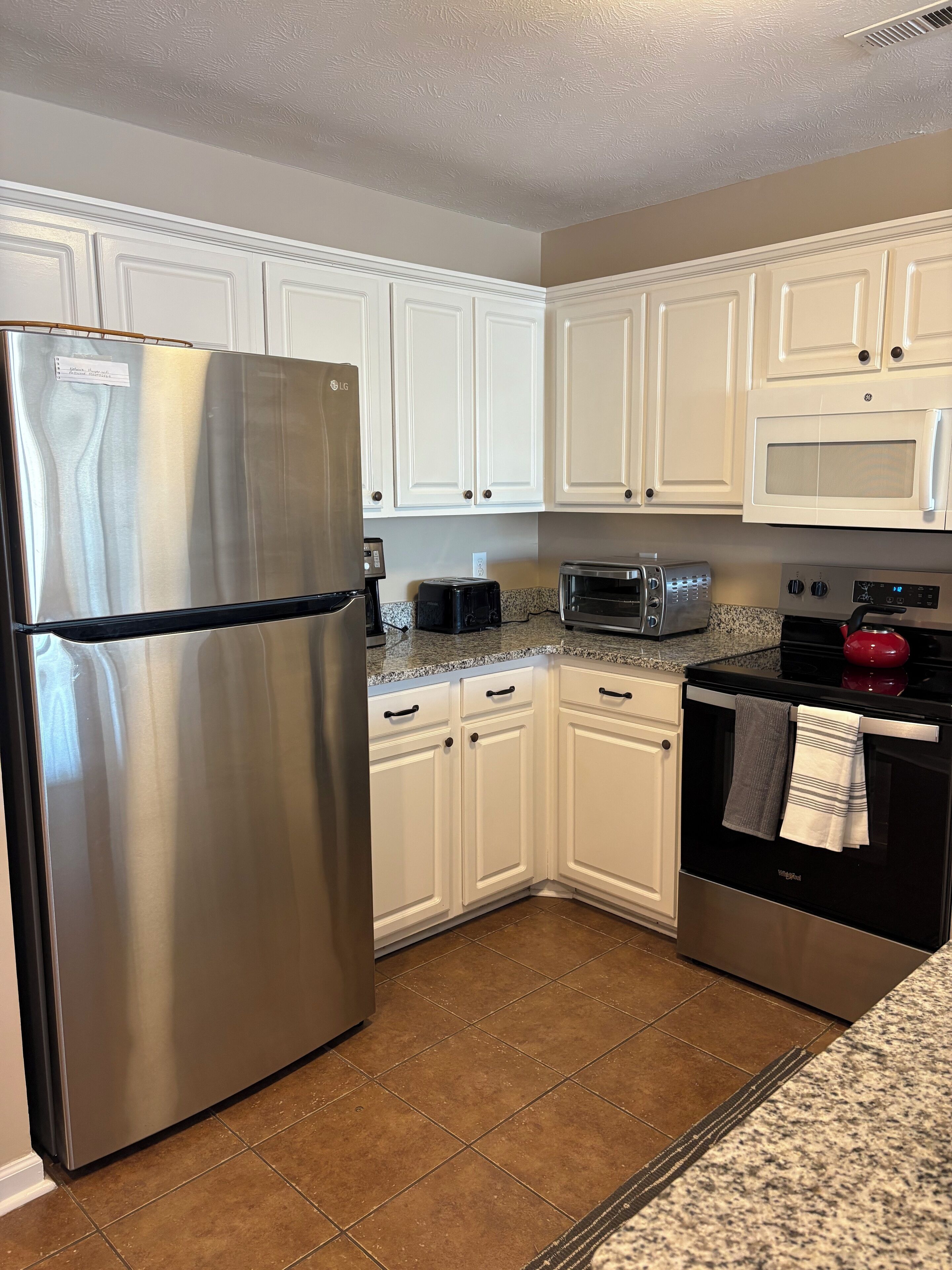 雪櫃、微波爐、焗爐、爐具