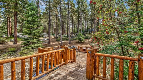 Mountain Home, Close to Beach, Hot Tub and Shuffle Board