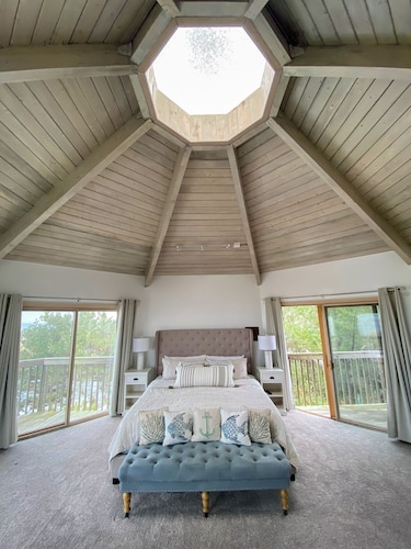 Boardwalk Stunner!  Wake up to the Ocean