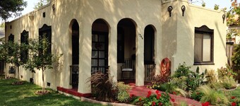 Spanish Bungalow with Hot Tub! Close to downtown and easy access to Wine Country