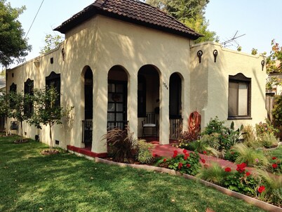 Bungalow español con jacuzzi! Cerca del centro y de fácil acceso a Wine Country.